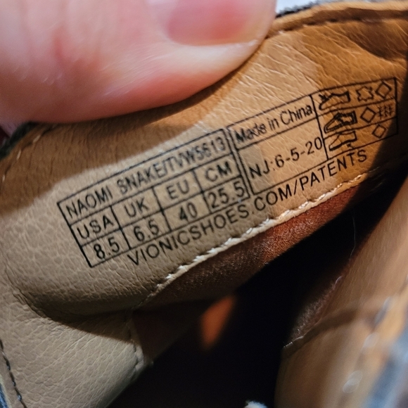 Vionic Naomi snake leather booties size 8.5 - Picture 10 of 11